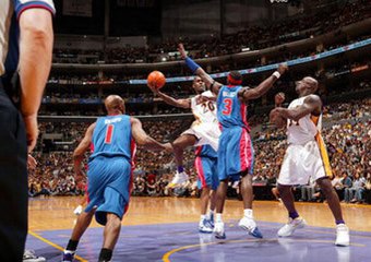 2003-2004NBA总决赛第一场：湖人VS活塞