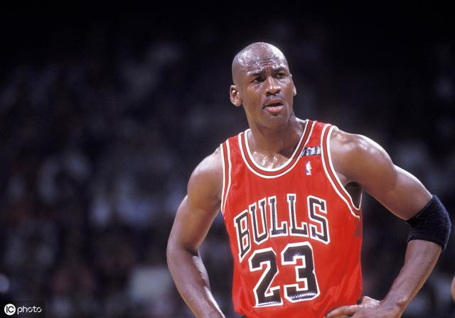 NBA历史最佳阵容，到底是哪五人？