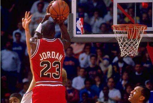 NBA历史上今天：乔丹三分命中率100%！季后赛首轮绝杀骑士晋级