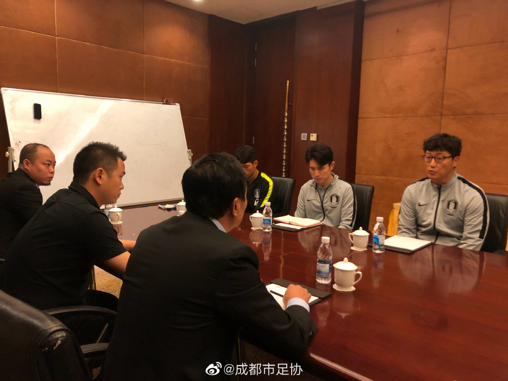踩奖杯韩国球员再度道歉:我是无意冒犯 希望能原谅