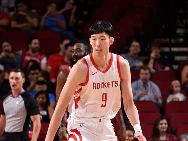 周琦正式签约新疆重回CBA 2年NBA生涯暂告终结