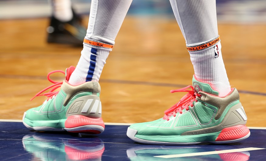 今日球鞋：罗斯上脚Adidas D Rose 10，安东尼上脚AJ 34
