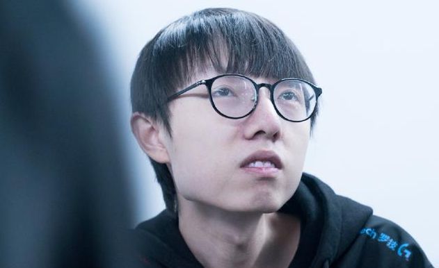 一周封9个号？官方回应Mlxg事件表示职业选手没特权