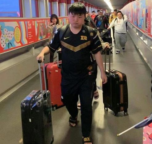 世界赛正赛将至：UZI的处境将雪上加霜