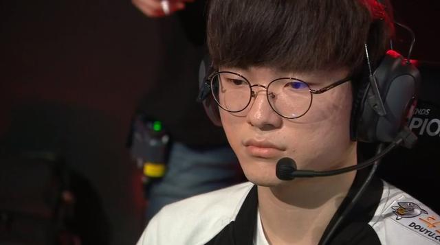 SKT&ldquo;奇怪行为&rdquo;引发热议！迟迟不出国，只和一支S9战队打训练赛