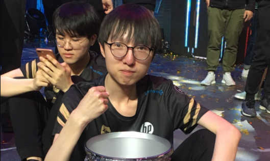 MLXG欧服被封号？前职业选手被制裁 直播掉线引热议