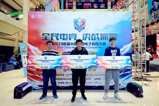 杨俊松赢得炉石冠军