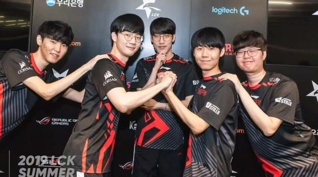 SKT&ldquo;奇怪行为&rdquo;引发热议！迟迟不出国，只和一支S9战队打训练赛