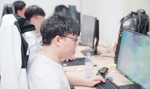 S9正赛将至 C组将成头号死亡之组UZI的处境雪上加霜