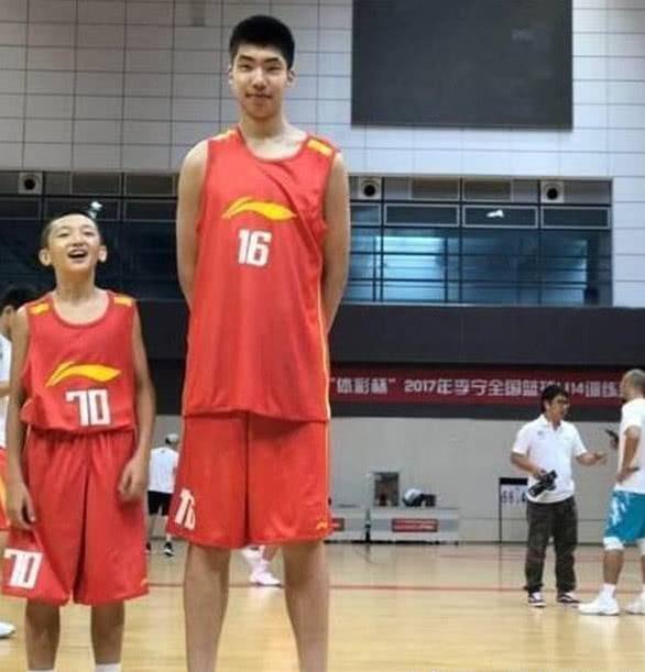 姚主席新动作，小将张明宇13岁入选国家队，这样做是否正确？