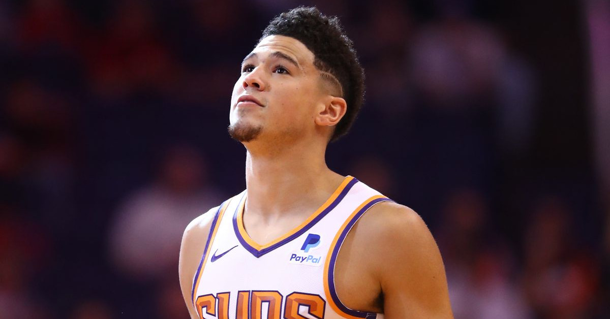 官方：德文-布克荣获11月份NBA社区关怀援助奖
