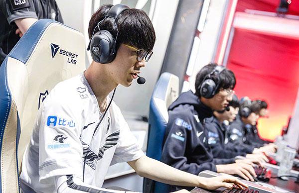 英文解说评价IG：只要闻到机会的味道，他们就会碾压一切