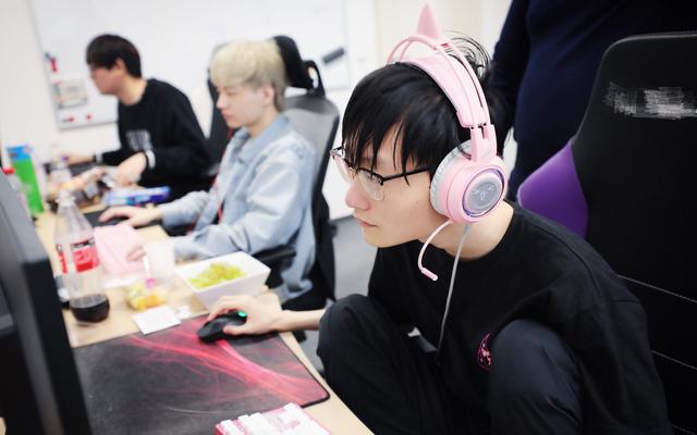 FPX又集体搞事，全员改欧服ID，Doinb致敬三位&ldquo;野爹&rdquo;