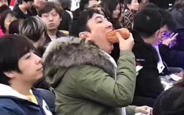 FPX全员抵达马德里，Doinb精神状态好，吃面包致敬百分百胜率AD？