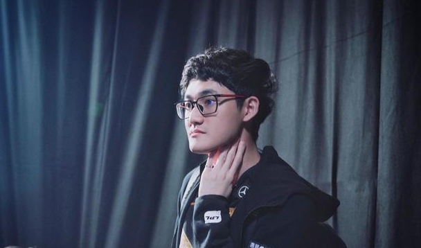 RNG战队首发四人合约即将到期 UZI跟Karsa续约成疑