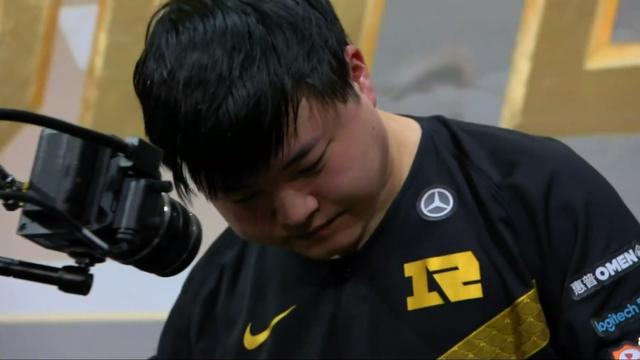 Xiaohu被全网黑后，首次现身粉丝群：自己还年轻不会选择退役