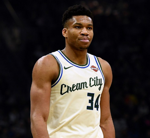字母哥48分创NBA历史球队15+连胜被终结比赛得分新高