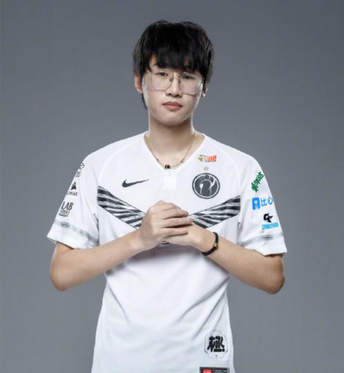 Ning接受采访：和Theshy赛后握手 是因为我很想念他