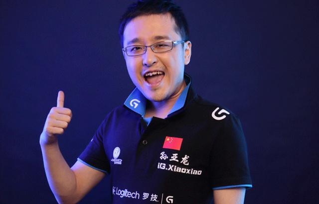 IG赢了后，笑笑自称是Rookie的迷弟，评TheShy操作：有手就行